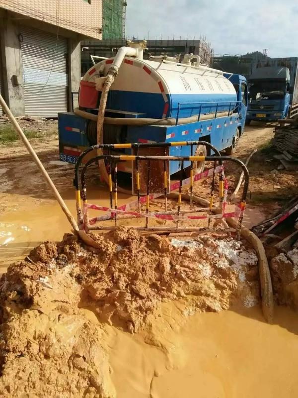 白鹭湖管理区工地淤泥清淤