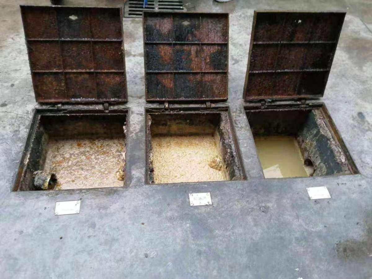 白鹭湖管理区清理隔油池-污水池清掏