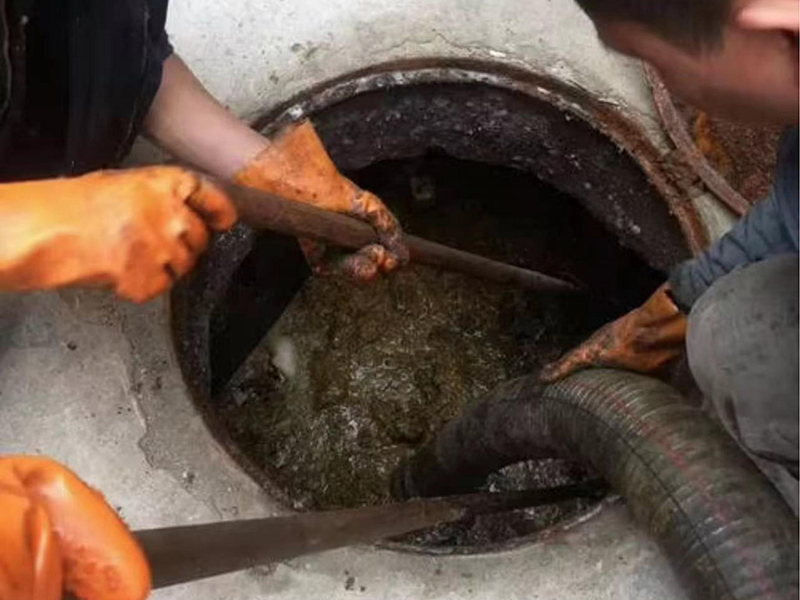 白鹭湖管理区化油池、化粪池清理要做哪些安全措施？